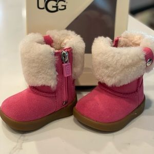 Baby girl pink uggs size 0/1